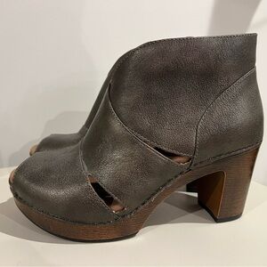 Dansko Leather Peep Toe Ankle Booties Brown Chunky Heel Size 36